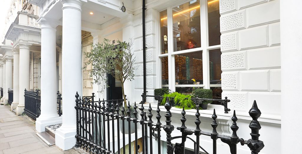 J Hotel London 4*