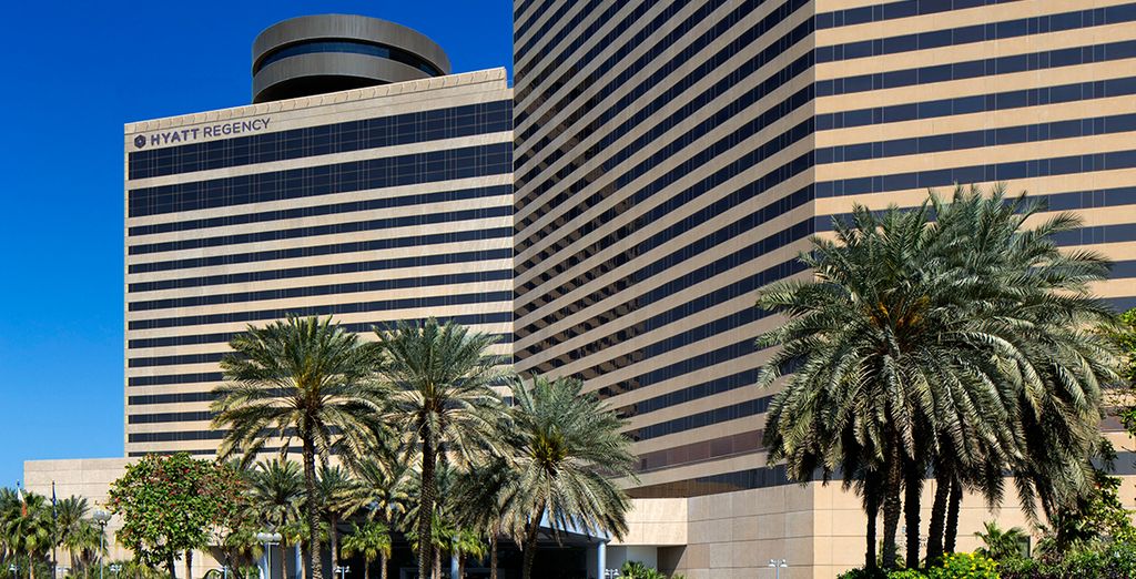 Descubre Abu Dhabi con safari en el desierto, tour y parque Warner Brothers