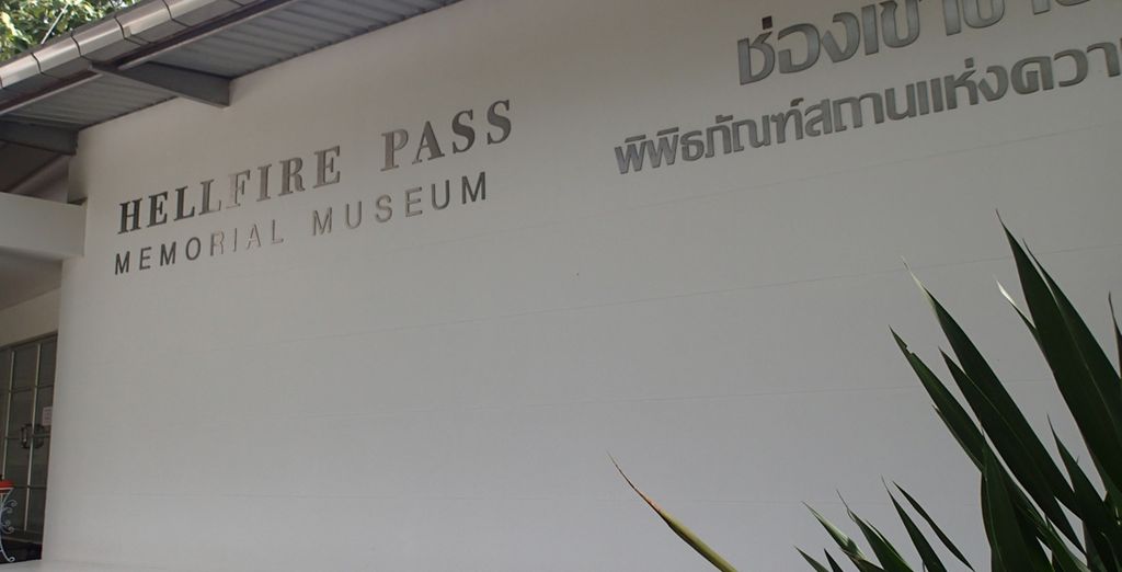 Glow Trinity Silom, River Kwai Jungle Raft y Mida Dhavaravati Grande