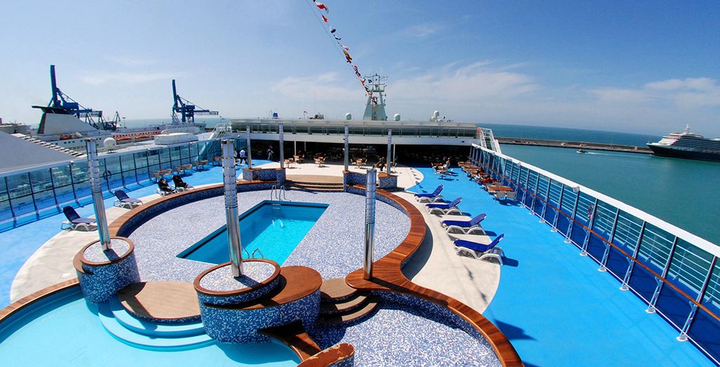 Baja Romántica 4* en barco con su coche