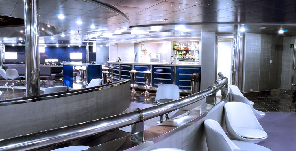 Baja Romántica 4* en barco con su coche
