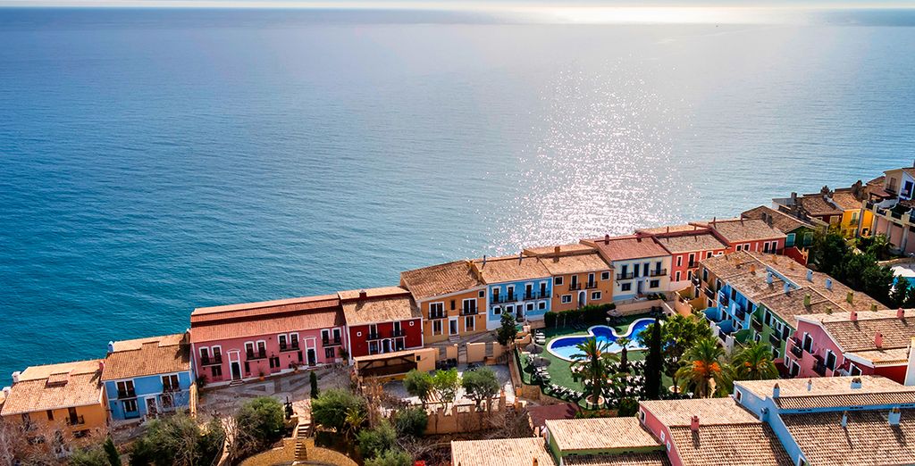 Pueblo Acantilado Suites - El Campello