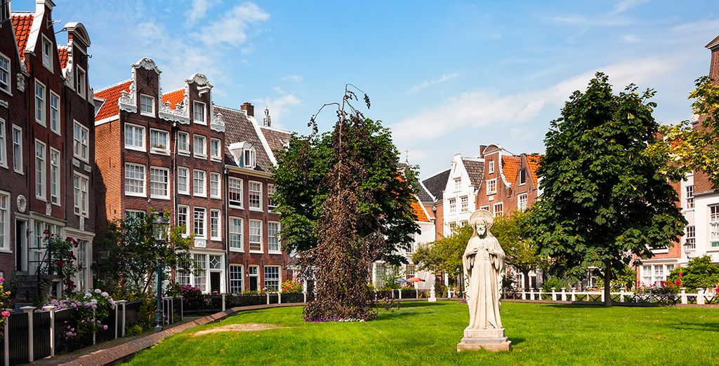 Mövenpick Hotel Amsterdam City Centre 4*