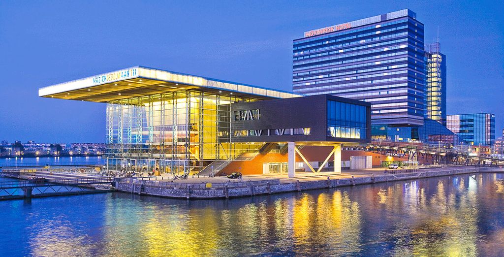 Mövenpick Hotel Amsterdam City Centre 4*