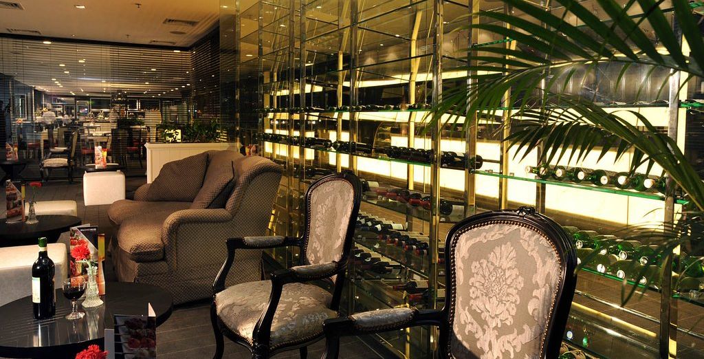  Jambuluwuk Oceano Seminyak 5* con posible preextensión en Singapur