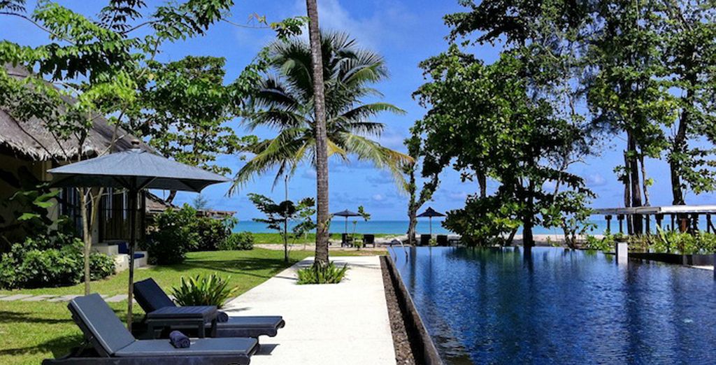 Glow Trinity Silom, River Kwai Jungle Raft y Mida Dhavaravati Grande