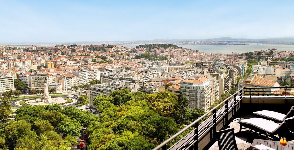 Vue panoramique sur Lisbonne et le Tage depuis les hauteurs