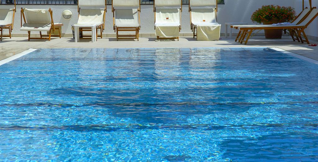 Palace Hôtel Régina 4 étoiles à Bibione, piscine et transats
