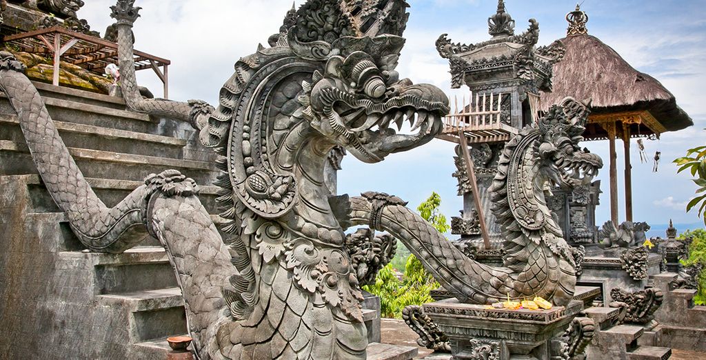 Trio luxueux 5* : hôtel Desa Visesa Ubud, Fairmont Sanur Beach et Mulia Resort avec Emirates