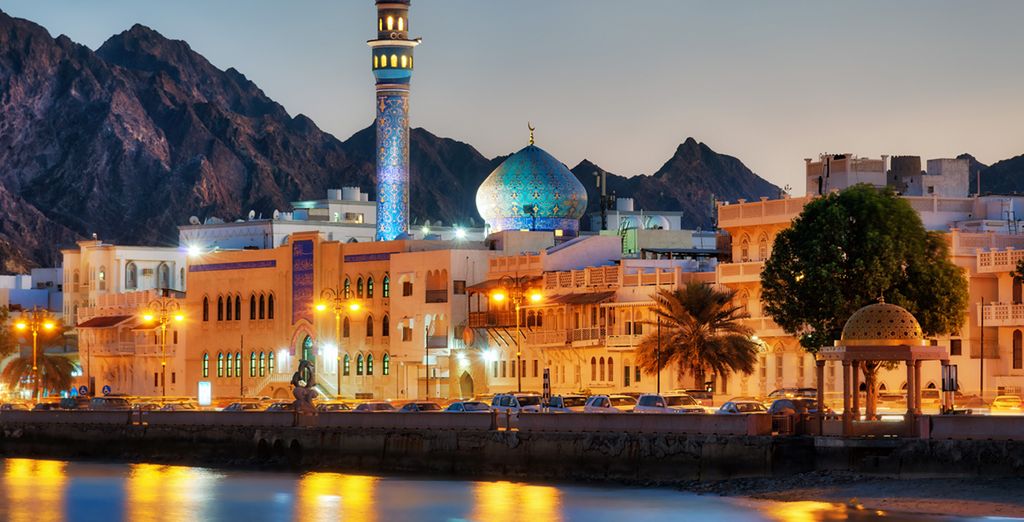 Al Bustan Palace, A Ritz Carlton Hotel 5* con possibile soggiorno a Abu Dhabi