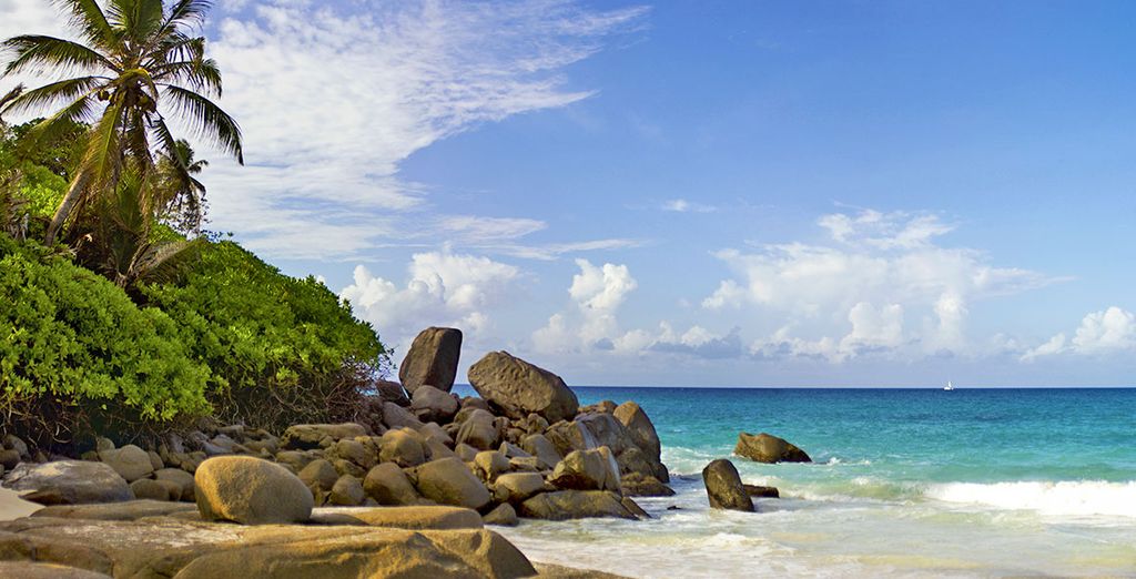 Carana Beach Hotel 4*S