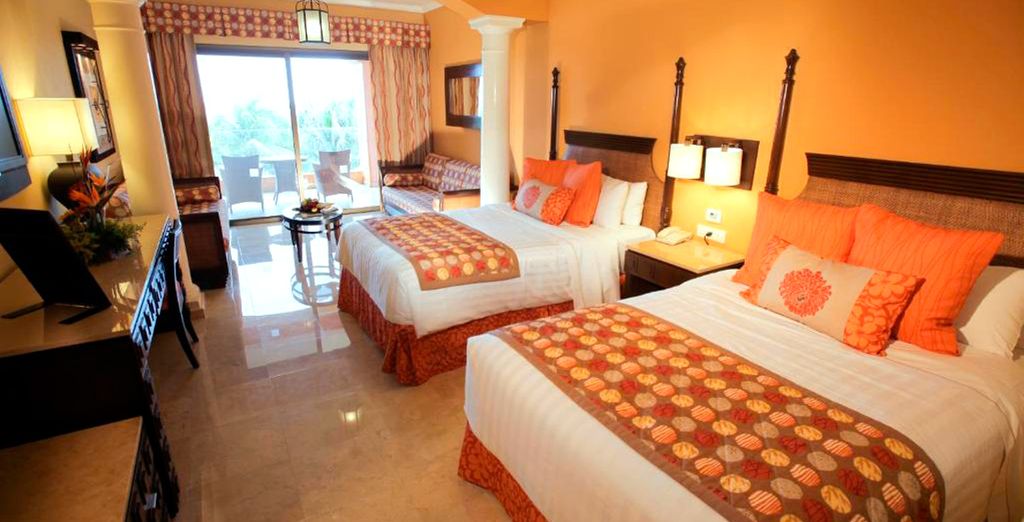 Courtyard New York Manhattan by Marriott e Hotel Barcelo Maya Palace 5*
