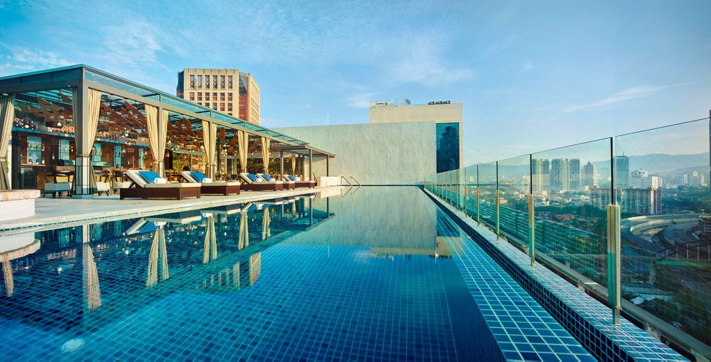 Hotel Stripes Kuala Lumpur 5* + Gaya Island Resort 5*