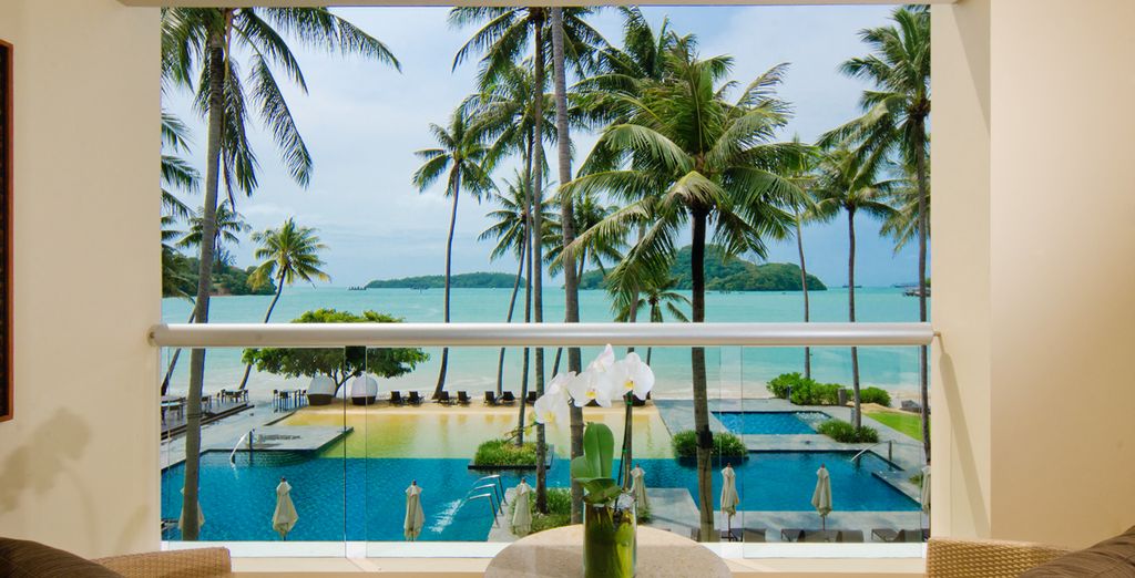 The Empress Premier Hotel Chiang Mai 5* + Holiday Inn Bangkok Sukhumvit 4* + Crowne Plaza Phuket Panwa Beach 5*