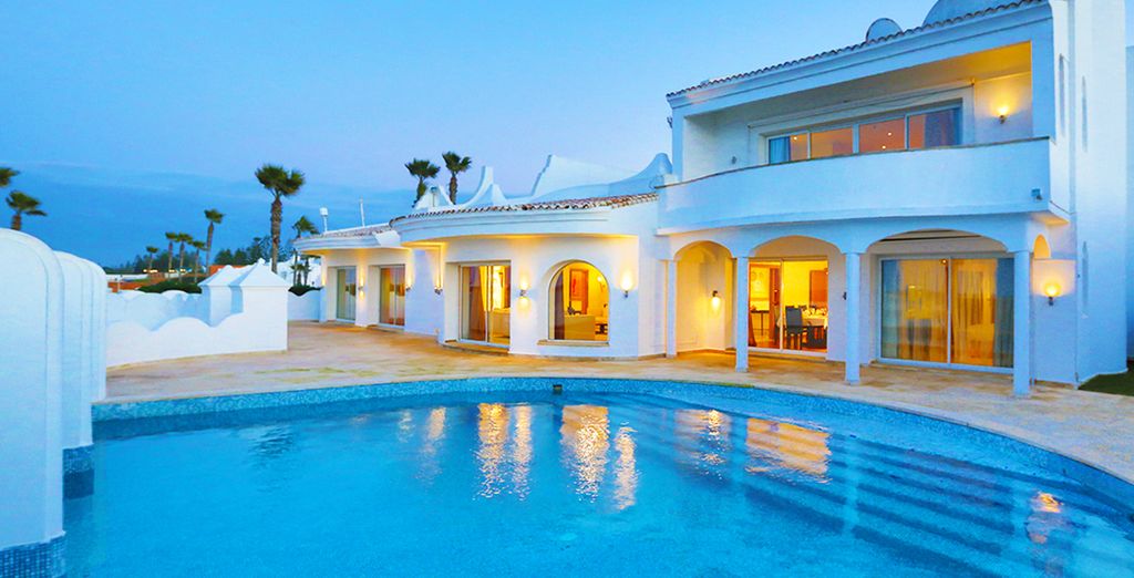 Amphitrite Palace Beach Resort 5*