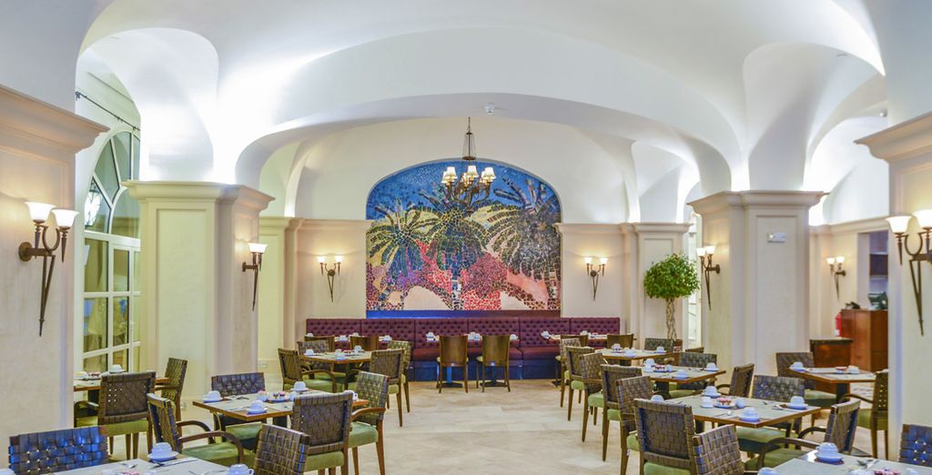 Amphitrite Palace Beach Resort 5*