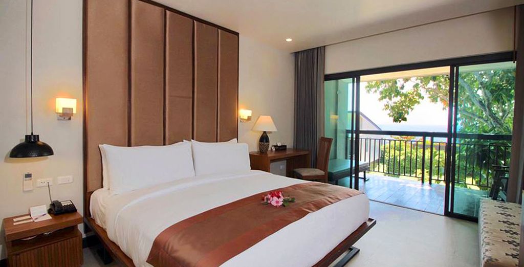 Cachet Resort Dewa Phuket 5* + Holiday Inn Phi Phi 4* + Le Menara Khao Lak 5*