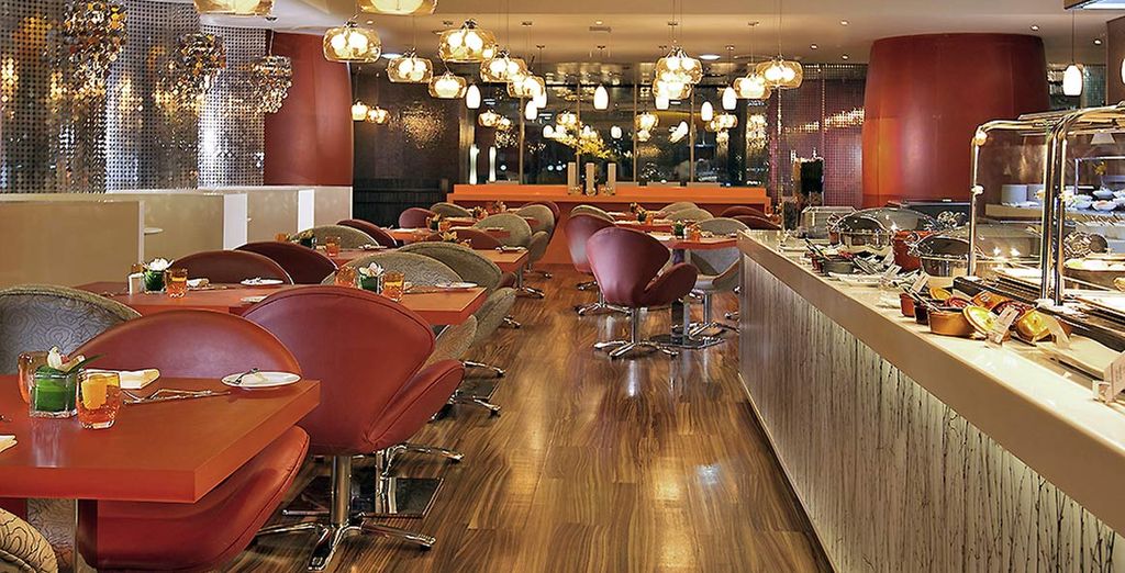 Pullman Dubai Jumeirah Lake Towers Hotel and Residence 5*