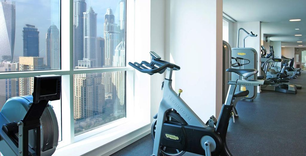 Pullman Dubai Jumeirah Lake Towers Hotel and Residence 5*