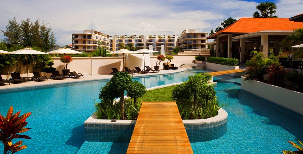 Cachet Resort Dewa Phuket 5* + Holiday Inn Phi Phi 4* + Le Menara Khao Lak 5*