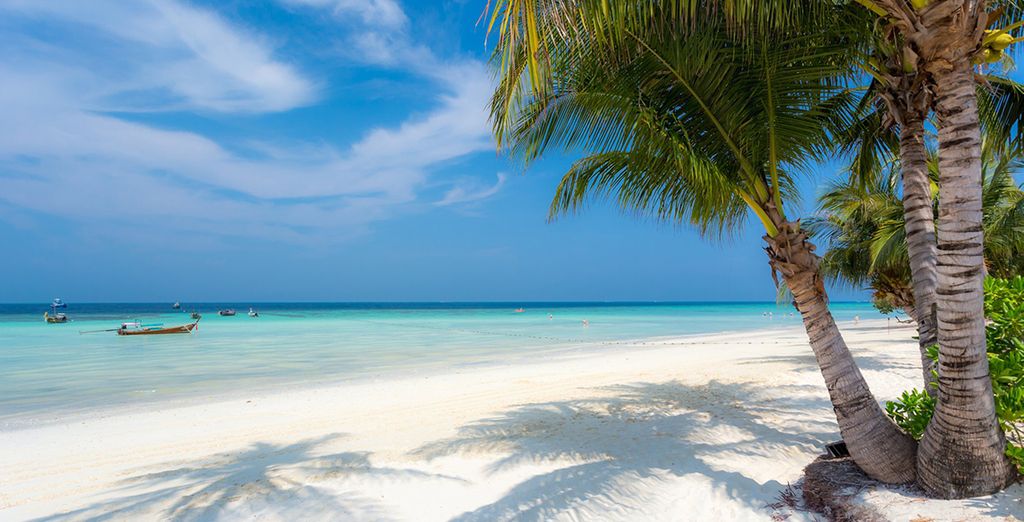 Cachet Resort Dewa Phuket 5* + Holiday Inn Phi Phi 4* + Le Menara Khao Lak 5*