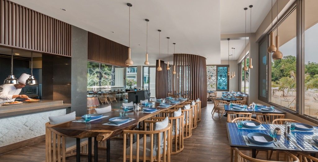 Sofitel Philippine Plaza Hotel 5* e Crimson Boracay Resort 5*