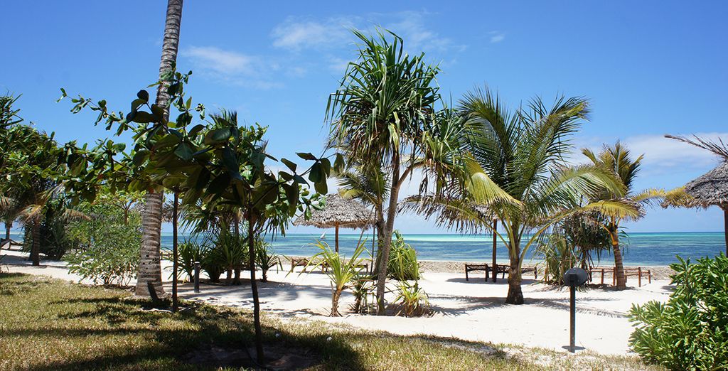 Uroa Bay Beach Resort 4*