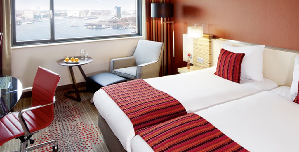 Hotel Movenpick Amsterdam City Centre 4*
