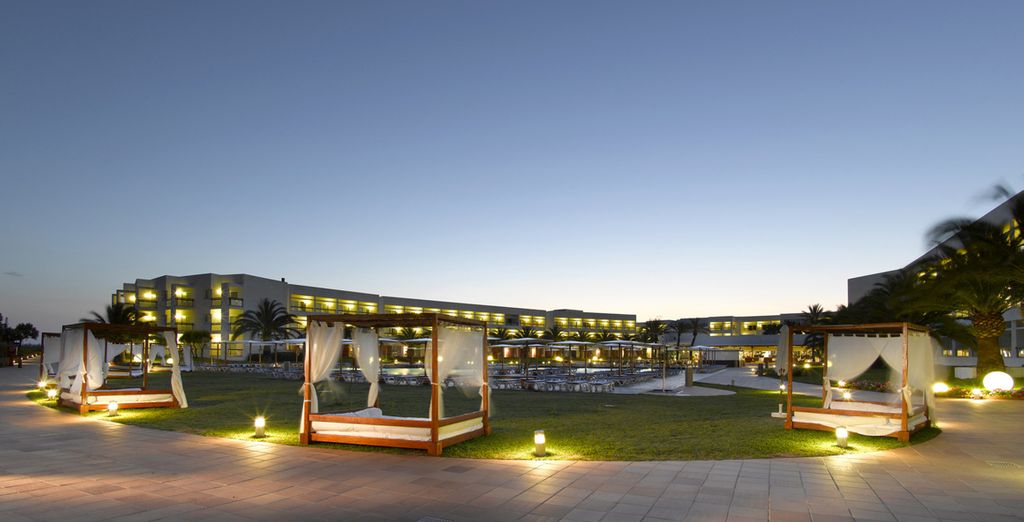 Complex Grand Palladium Palace Ibiza & White Island Ibiza Resort & Spa