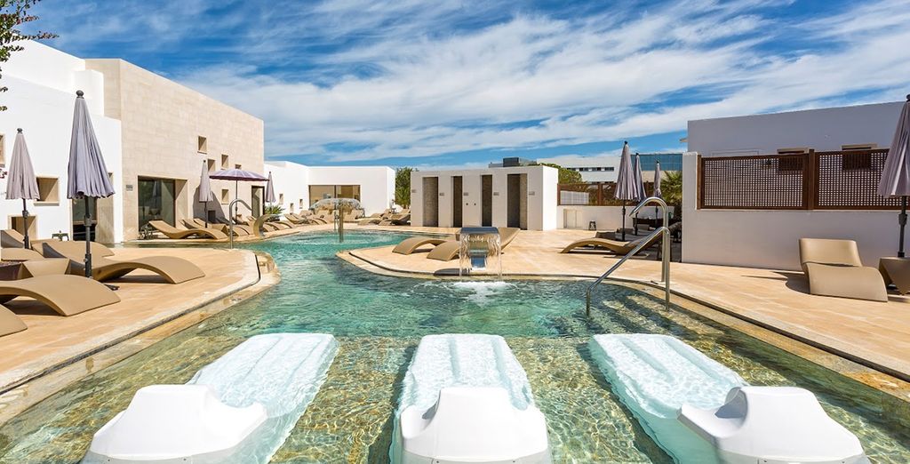Complex Grand Palladium Palace Ibiza & White Island Ibiza Resort & Spa
