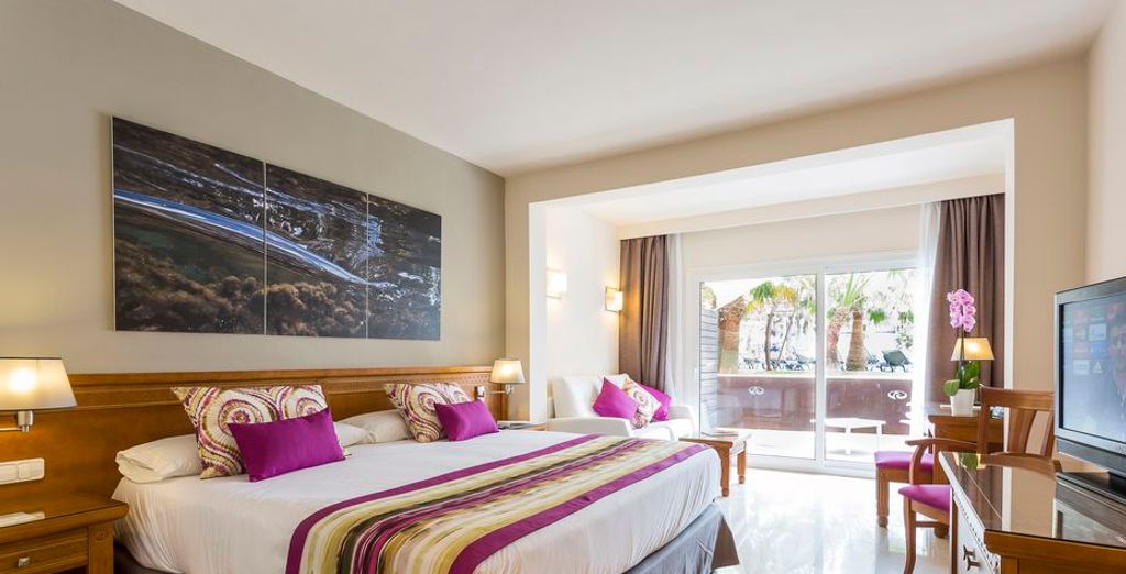 Complex Grand Palladium Palace Ibiza & White Island Ibiza Resort & Spa
