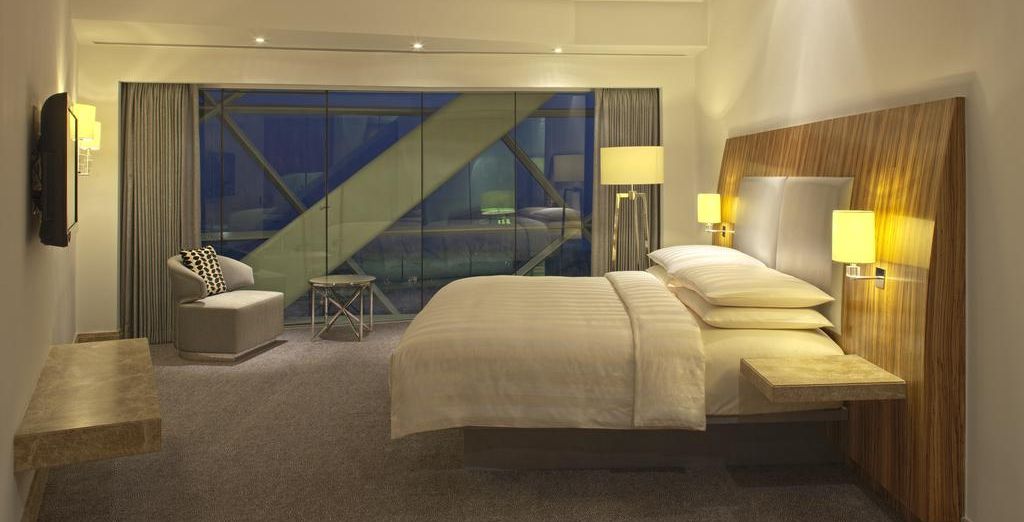 Hyatt Place Dubai/Wasl District 4* + Andaz Capital Gate 5*