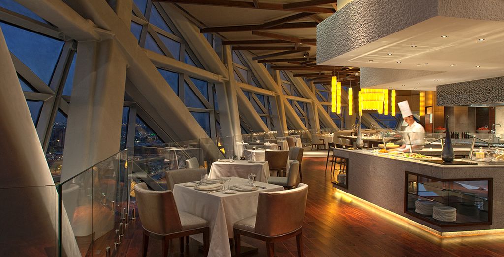 Hyatt Place Dubai/Wasl District 4* + Andaz Capital Gate 5*