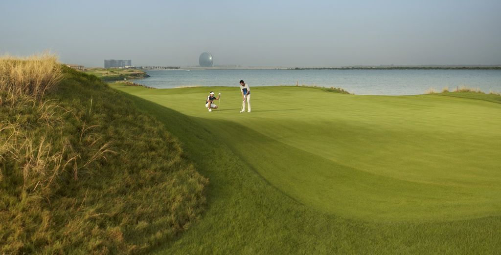 Hyatt Place Dubai/Wasl District 4* + Andaz Capital Gate 5*
