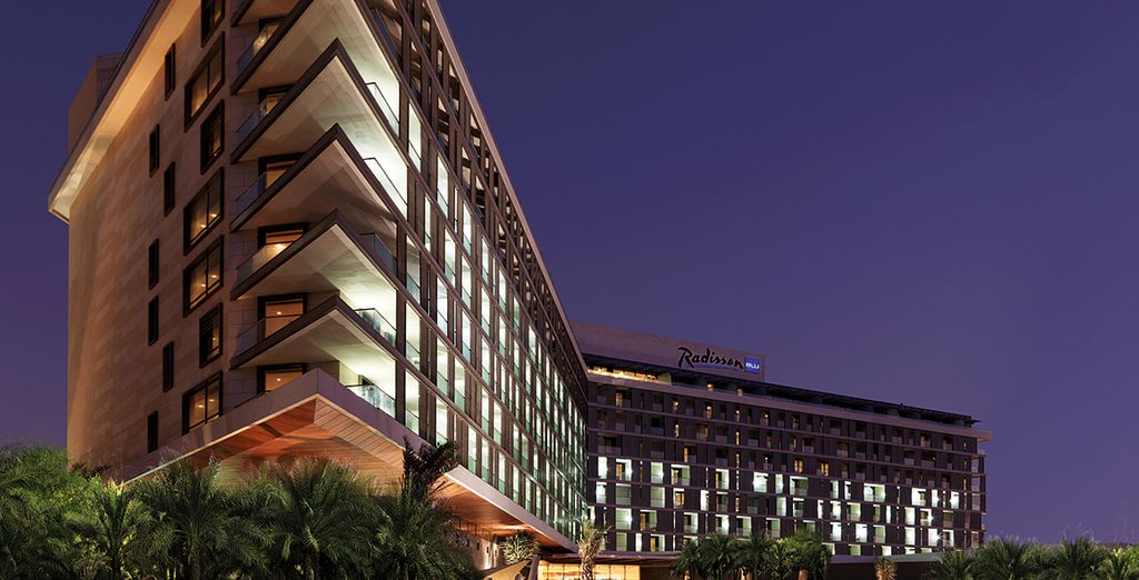 Grand Millennium Business Bay 5* + Radisson Blu Yas Island 4*