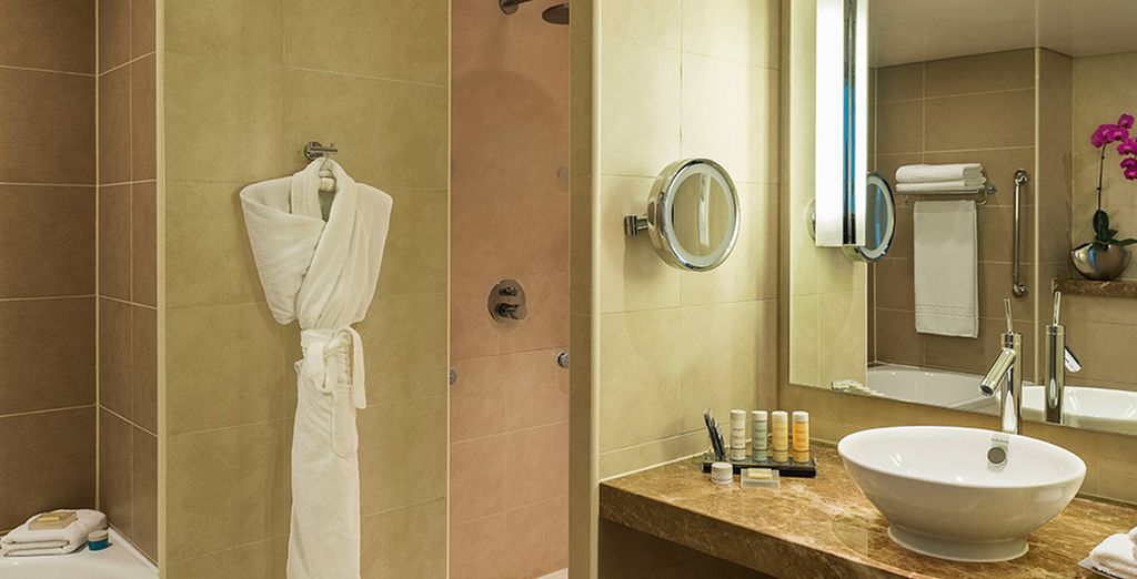 Grand Millennium Business Bay 5* + Radisson Blu Yas Island 4*