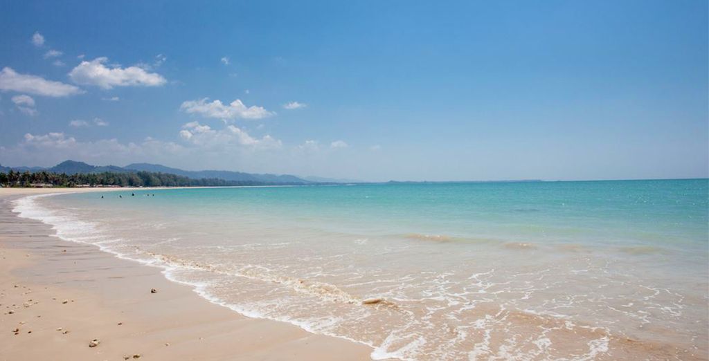 Maikhao Beach & Holiday Inn Phi Phi & Bangsak Merlin