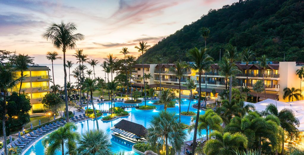 The Sukosol Hotel 5* + Phuket Marriott Resort and Spa, Merlin Beach 5* 