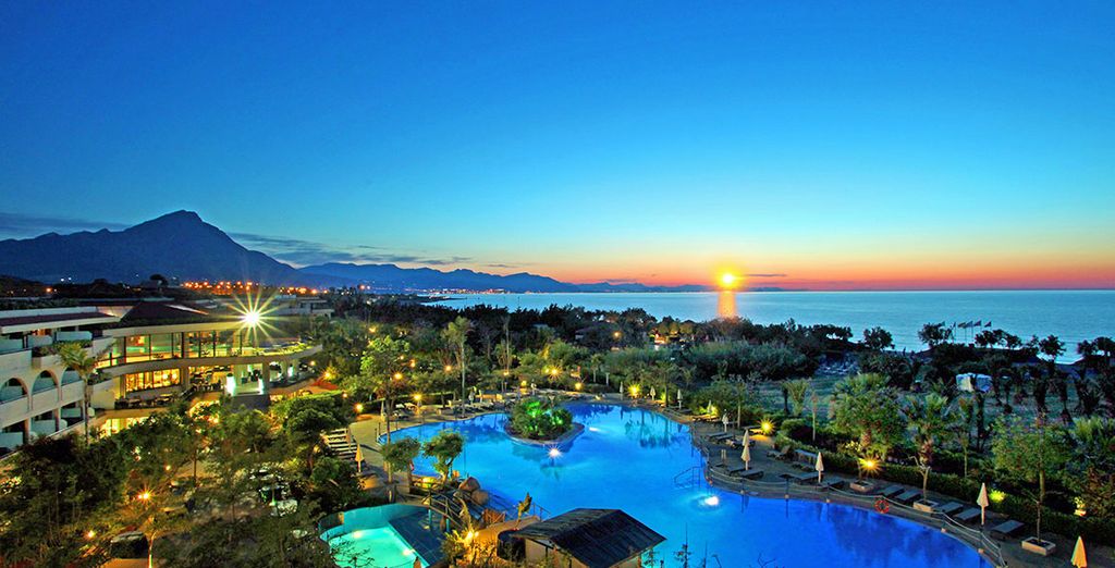 Fiesta Athenee Palace Resort 4*