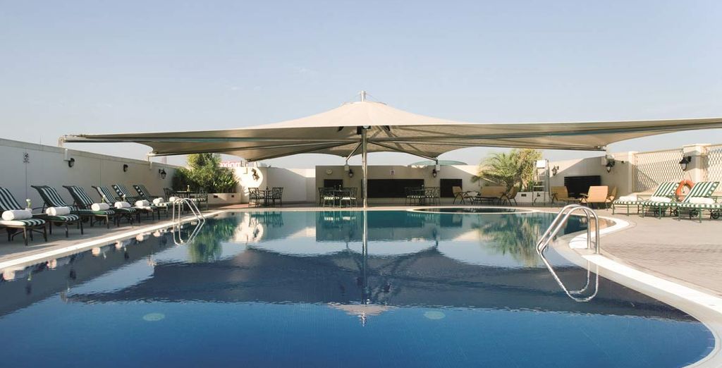 Mövenpick Hotel & Apartments Bur Dubai 5*