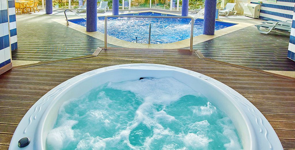 Ramada by Wyndham Lisbon 4* + Hotel Baía Cristal Beach & Spa Resort 4*