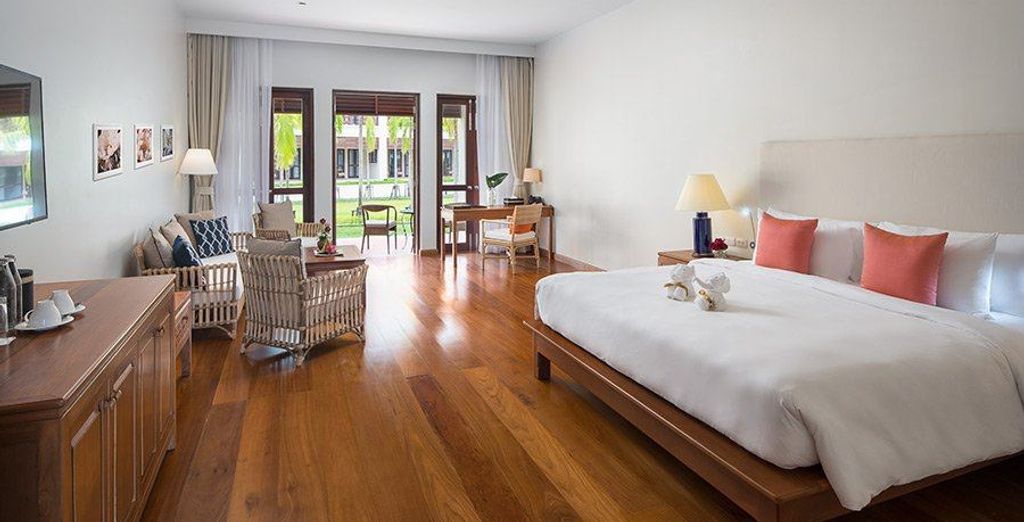 Cachet Resort Dewa Phuket 5* + Holiday Inn Phi Phi 4* + Le Menara Khao Lak 5*