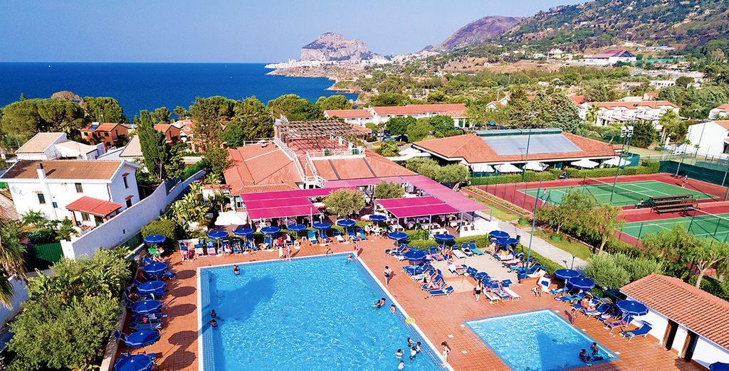 Cefal&ugrave; Resort 4*