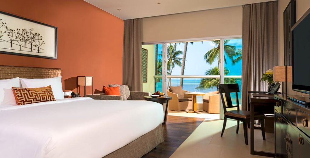 The Empress Premier Hotel Chiang Mai 5* + Holiday Inn Bangkok Sukhumvit 4* + Crowne Plaza Phuket Panwa Beach 5*