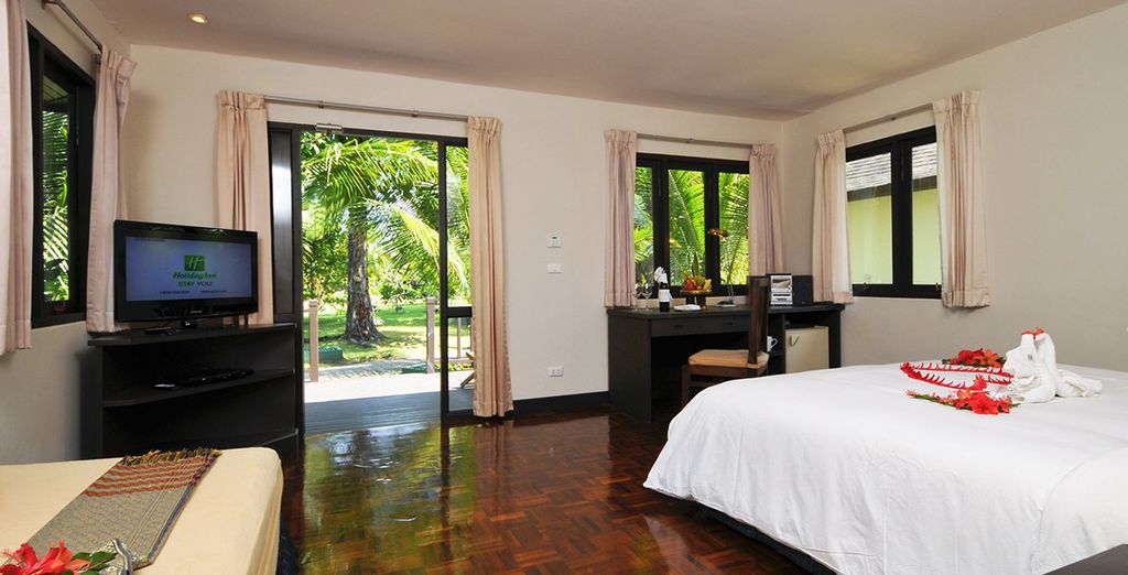 Maikhao Beach & Holiday Inn Phi Phi & Bangsak Merlin
