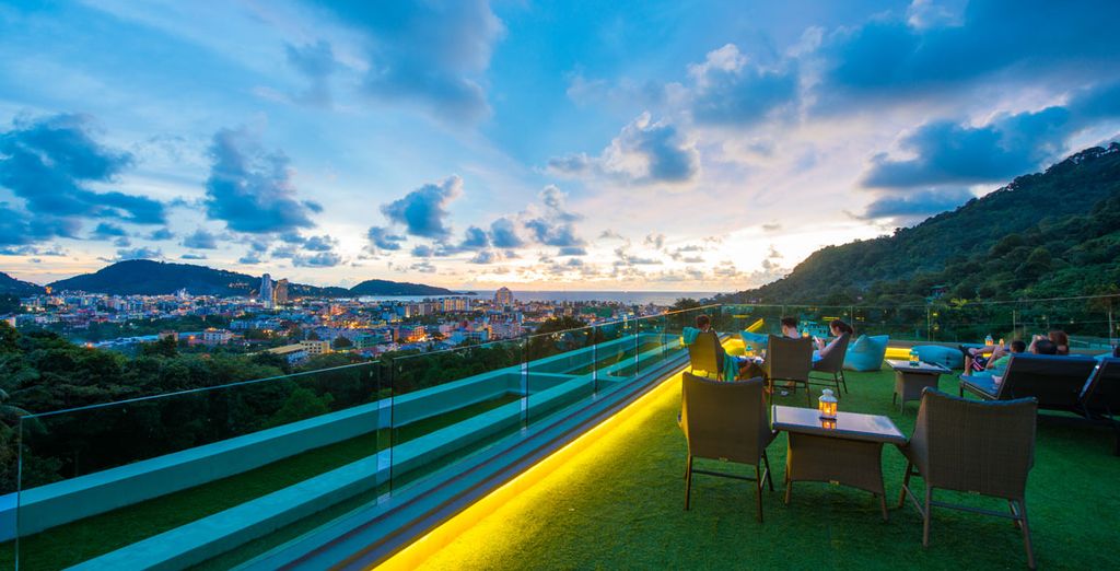The Grand Fourwings Convention 5* + MAI HOUSE Patong Hill 5*