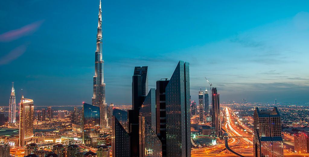 Mövenpick Jumeirah Lakes Towers 5* & The Ritz-Carlton Abu Dhabi Grand Canal 5*