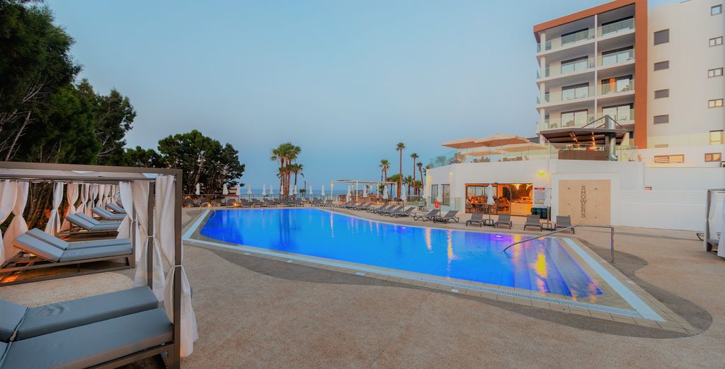 Leonardo Crystal Cove Hotel & Spa - by the Sea 4* - Adults Only