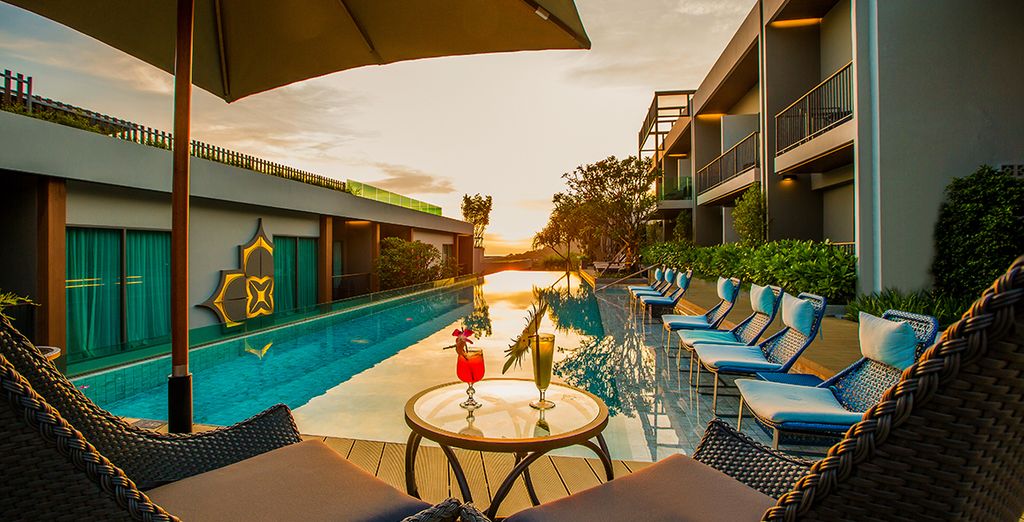 Mai House Patong Hill 5* + Holiday Inn Resort Phi Phi 4* + Pakasai Resort 4*