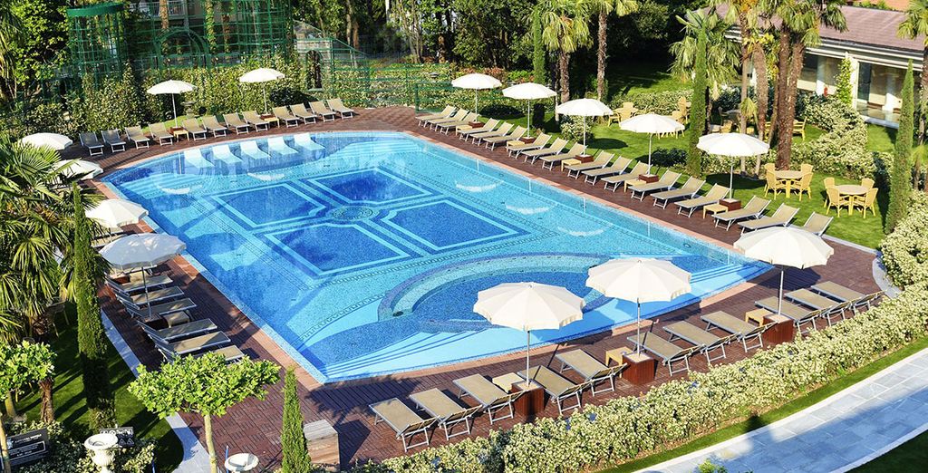 Hotel con piscina e zona relax